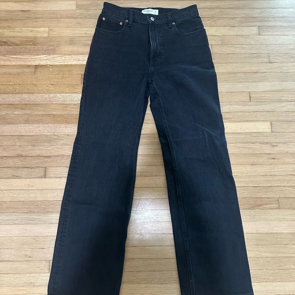 Abercrombie and Fitch 90s Relaxed Jean High Rise